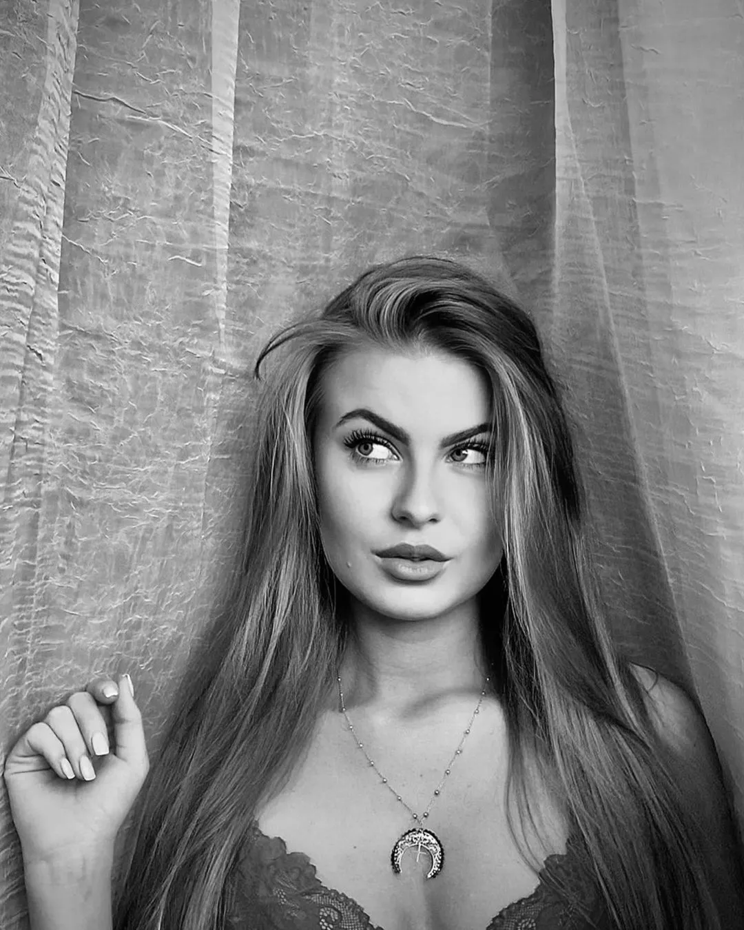 Urocza wokalistka girlsbandu Szpilki pokazała w sieci swoje wdzięki! Fani disco polo zaniemówili z wrażenia! ”Piękna jesteś”